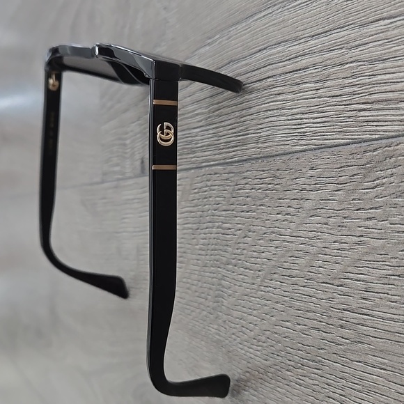 Gucci Black Sunglasses with Case - Picture 3 of 8